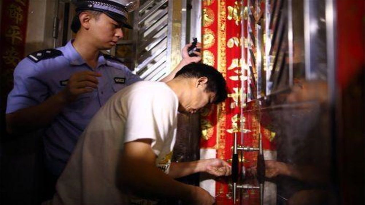 泰州请开锁师傅开了锁后，师傅